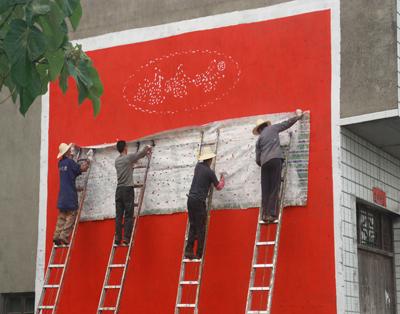娃哈哈，2010年10月與娃哈哈公司接觸，他們多次派業務人員到公司考察，對鄉村刷墻廣告的用料，流程，后期保障作了詳細的詢問與記錄，2011年3月，我公司相關人員相繼與娃哈哈的大區經理進行了交流，初步達成合作意向。2011年5月就刷墻廣告與娃哈哈公司湖南，湖北達成了20萬平方米的協議。施工周期20天 